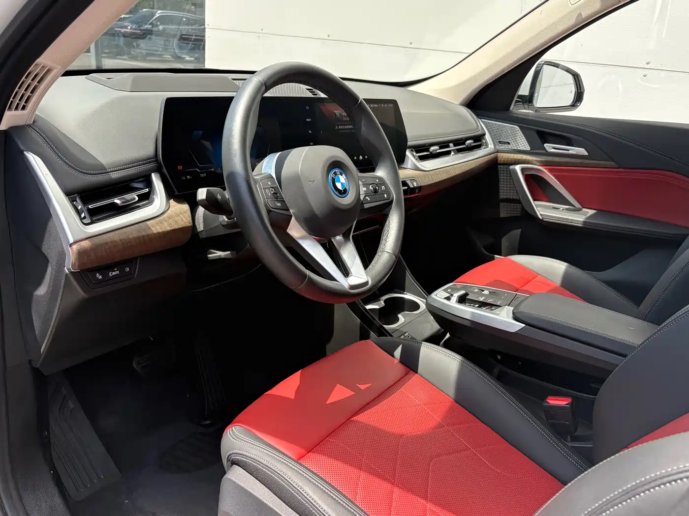 BMW iX1 2023 xDrive30L X Design Package фото 16