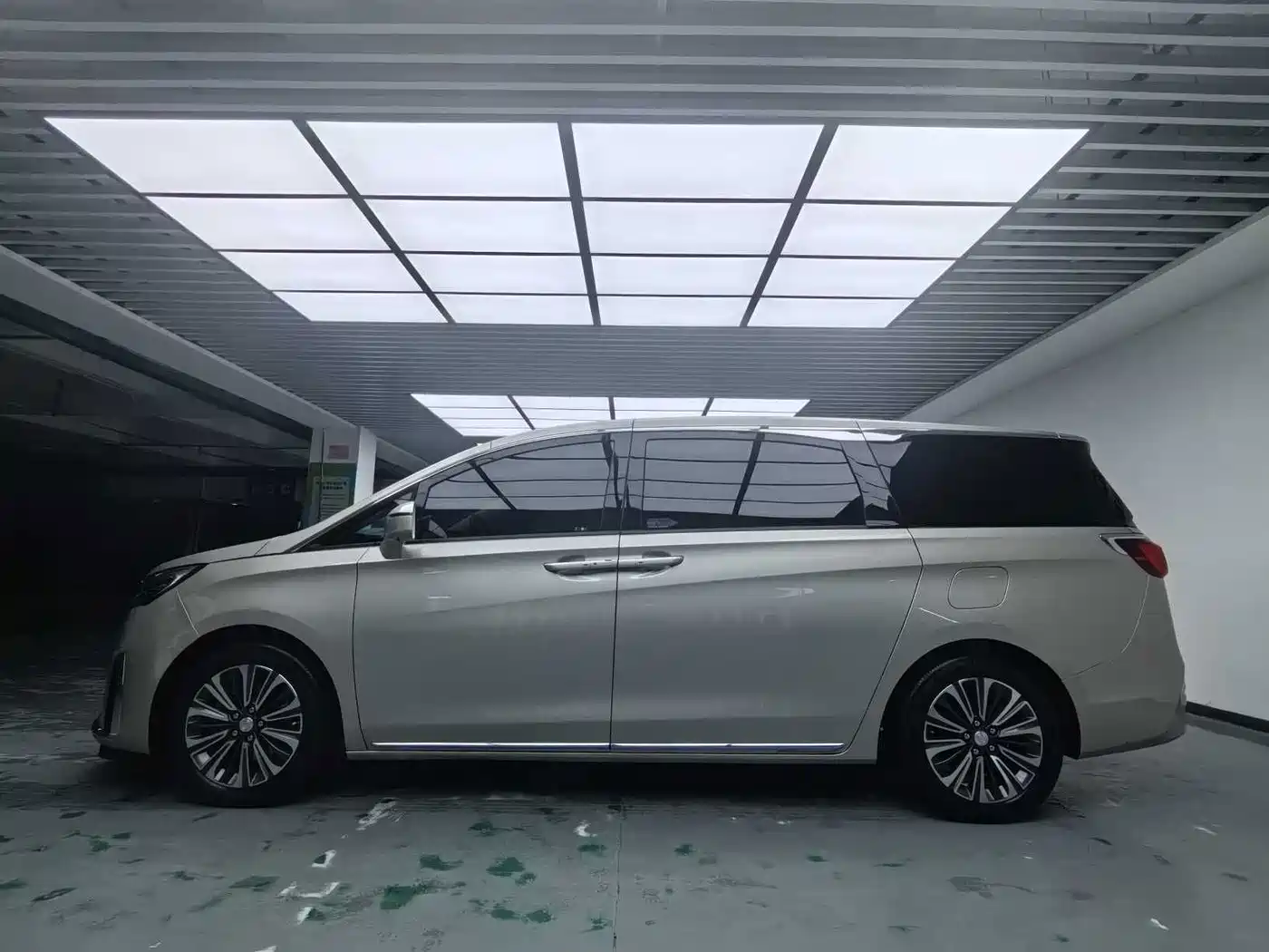 Photo 4 - Buick GL8
