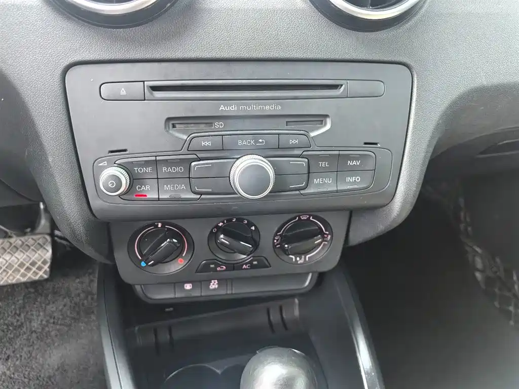 Audi A1 2013 Model 30 TFSI Sportback Urban фото 8