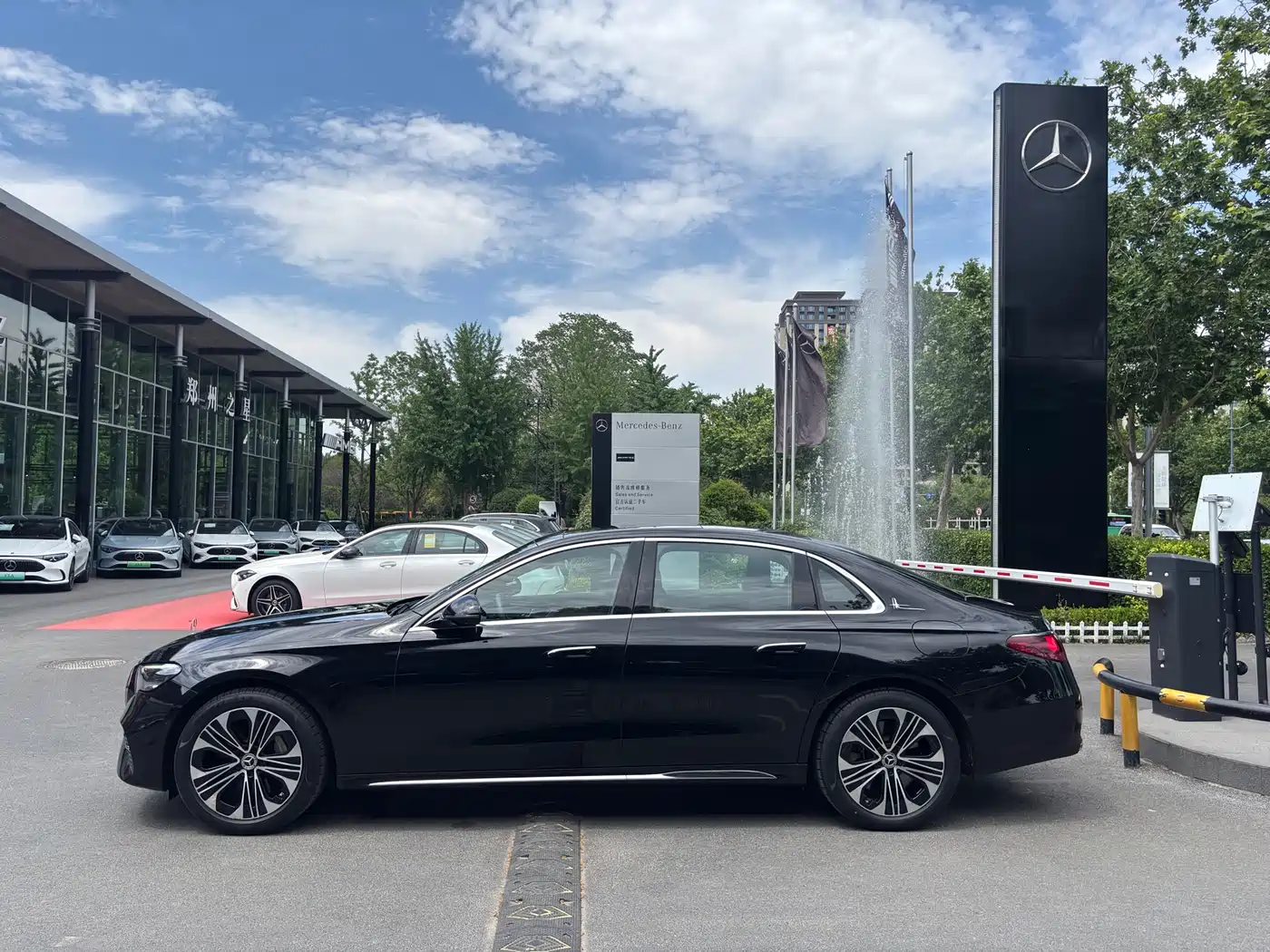 Mercedes-Benz E-Class New Energy 2024 E 350 e L Plug-in Hybrid Sedan фото 3