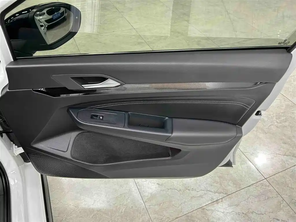 Volkswagen Golf 2021 280TSI DSG R-Line фото 12