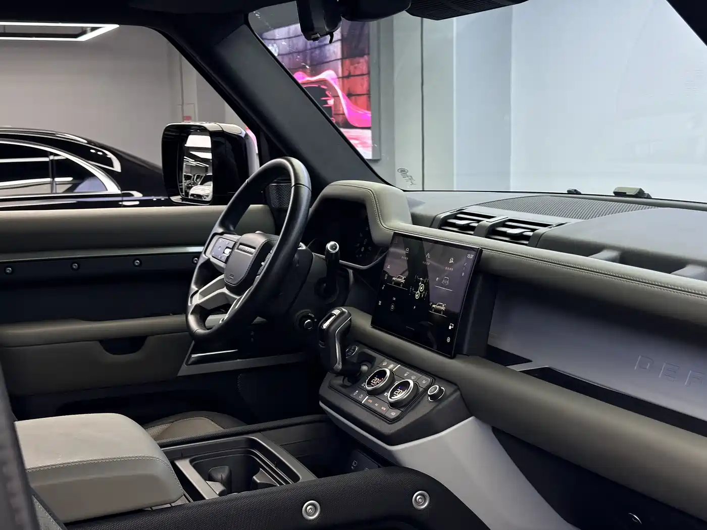 Land Rover Defender 2022 110 P400 X-DYNAMIC HSE фото 18