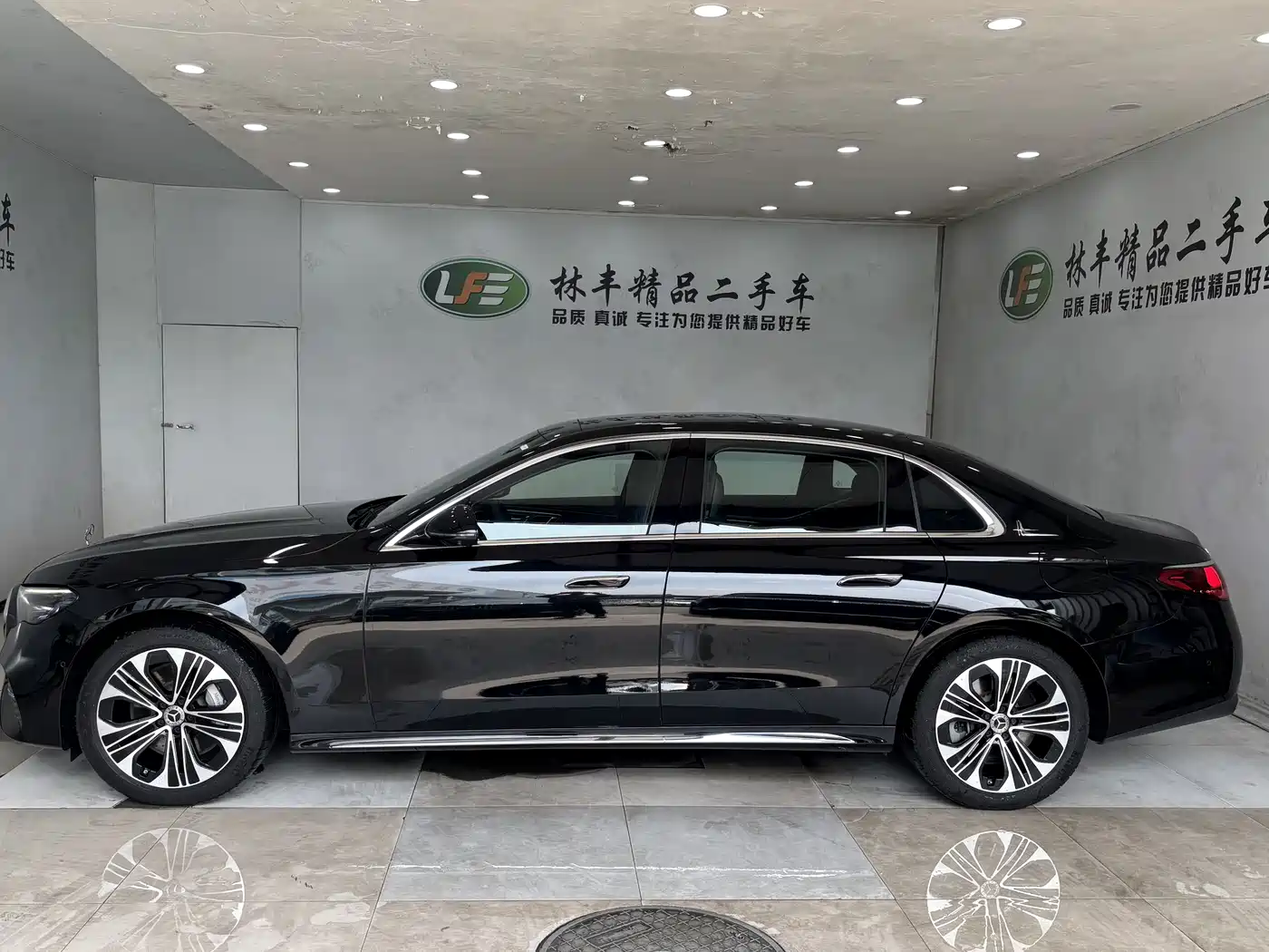 Mercedes-Benz E-Class New Energy 2024 E 350 e L Plug-in Hybrid Sedan фото 5