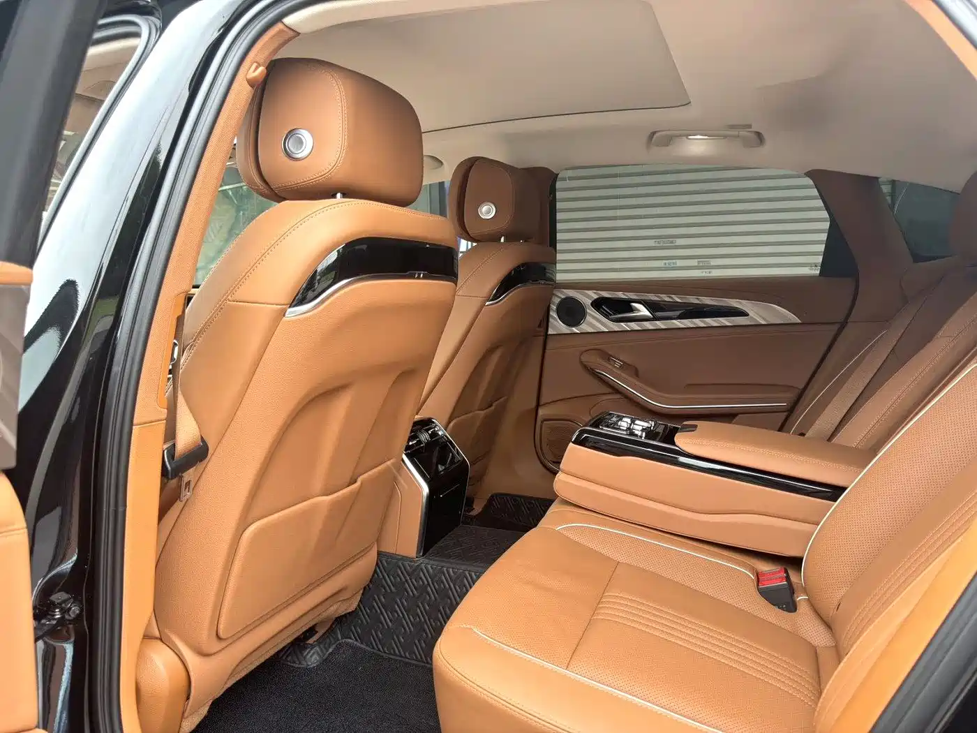 Hongqi H9 2022 2.0T Smart Connect Flag Enjoy Edition фото 6