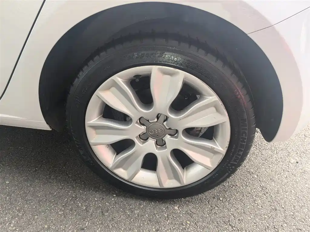Audi A1 2013 Model 30 TFSI Sportback Urban фото 17