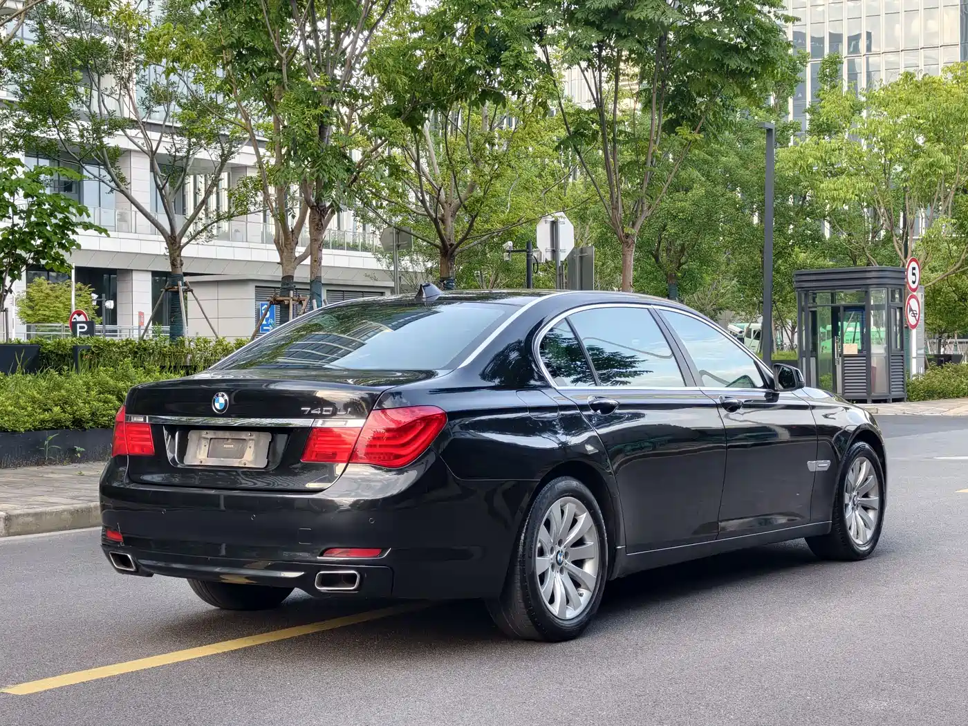 BMW 7 Series 2011 2009 740Li Luxury