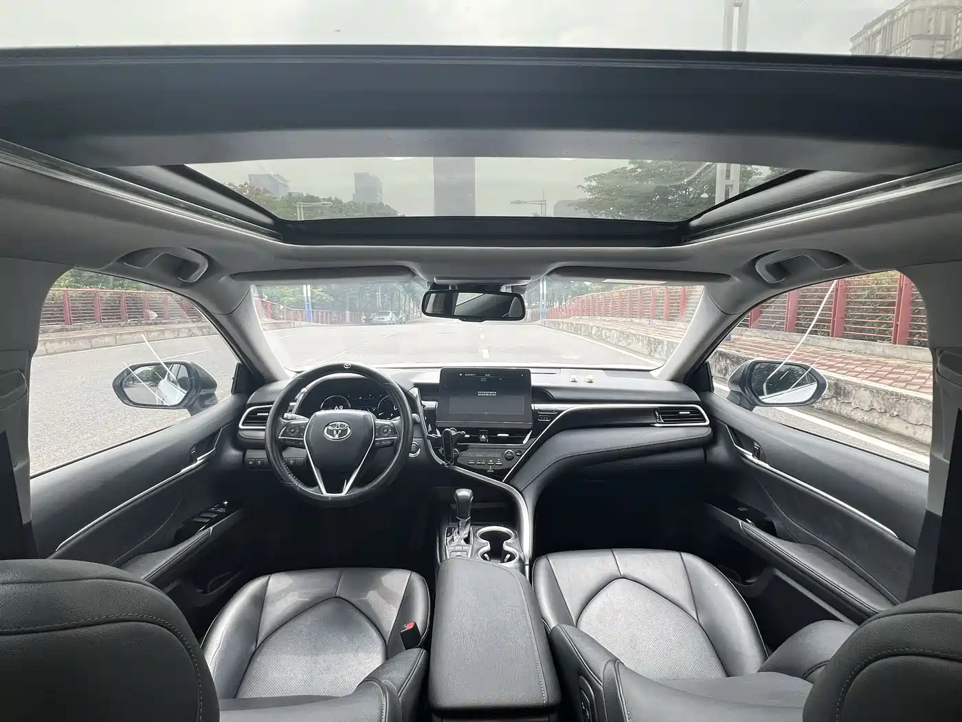 Toyota Camry 2023 2.5G Luxury Edition фото 15