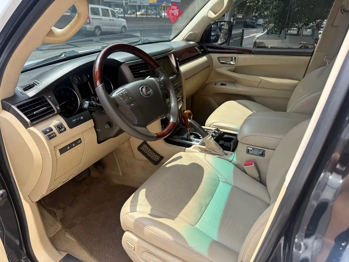 Фото 7 - Lexus LX
