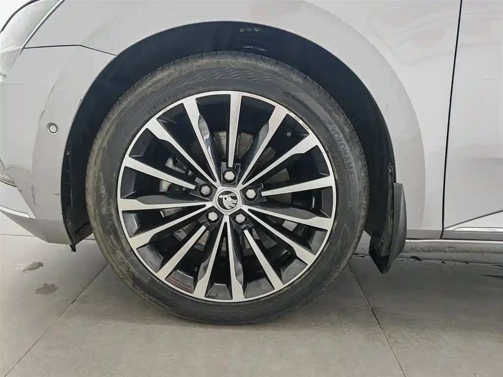 Škoda Superb 2016 TSI330 DSG Smart Edition фото 17