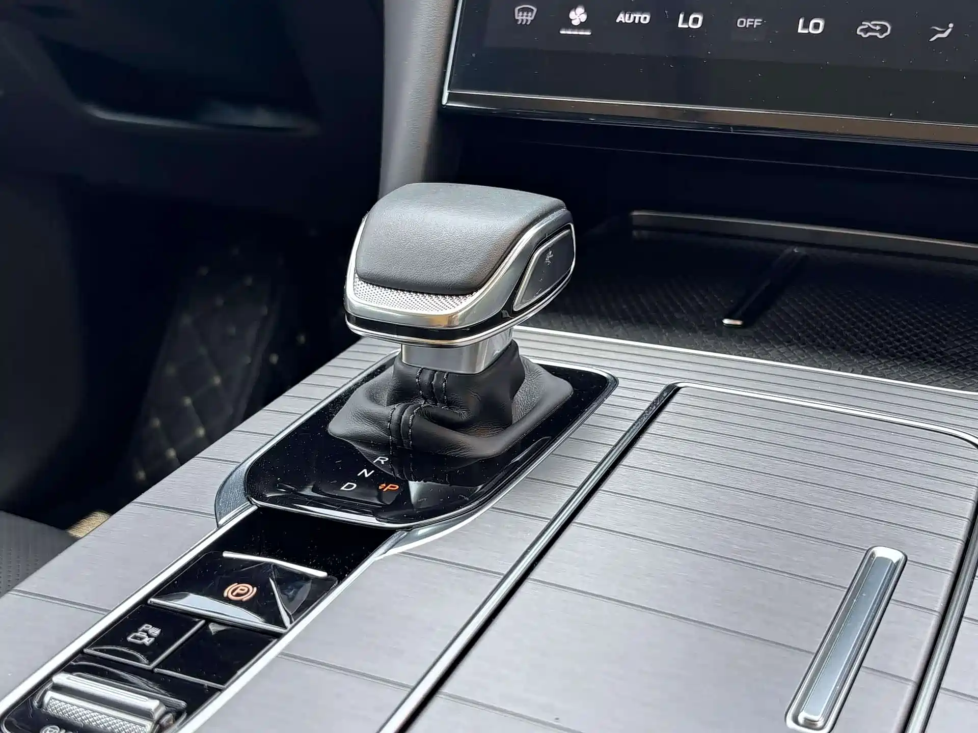 صورة 6 - Hongqi HS7 PHEV