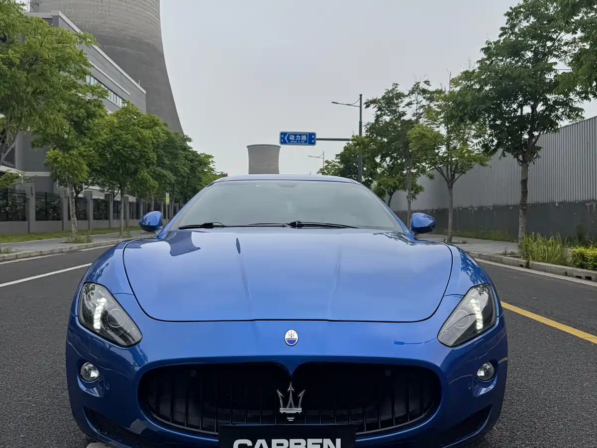 Maserati GranTurismo 2015 2007 4.2L Standard