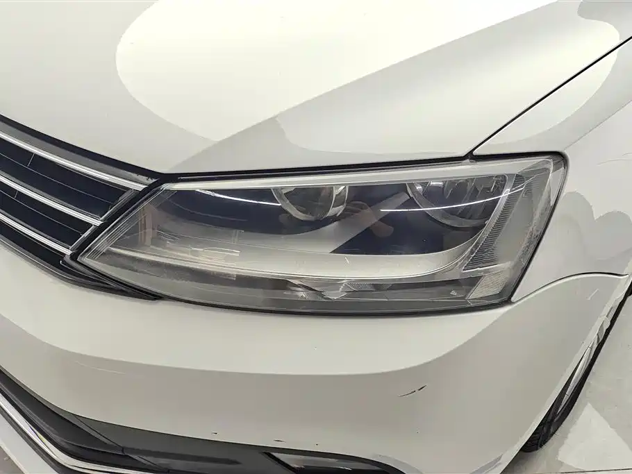 Volkswagen Sagitar 2015 1.6L Automatic Comfort фото 5