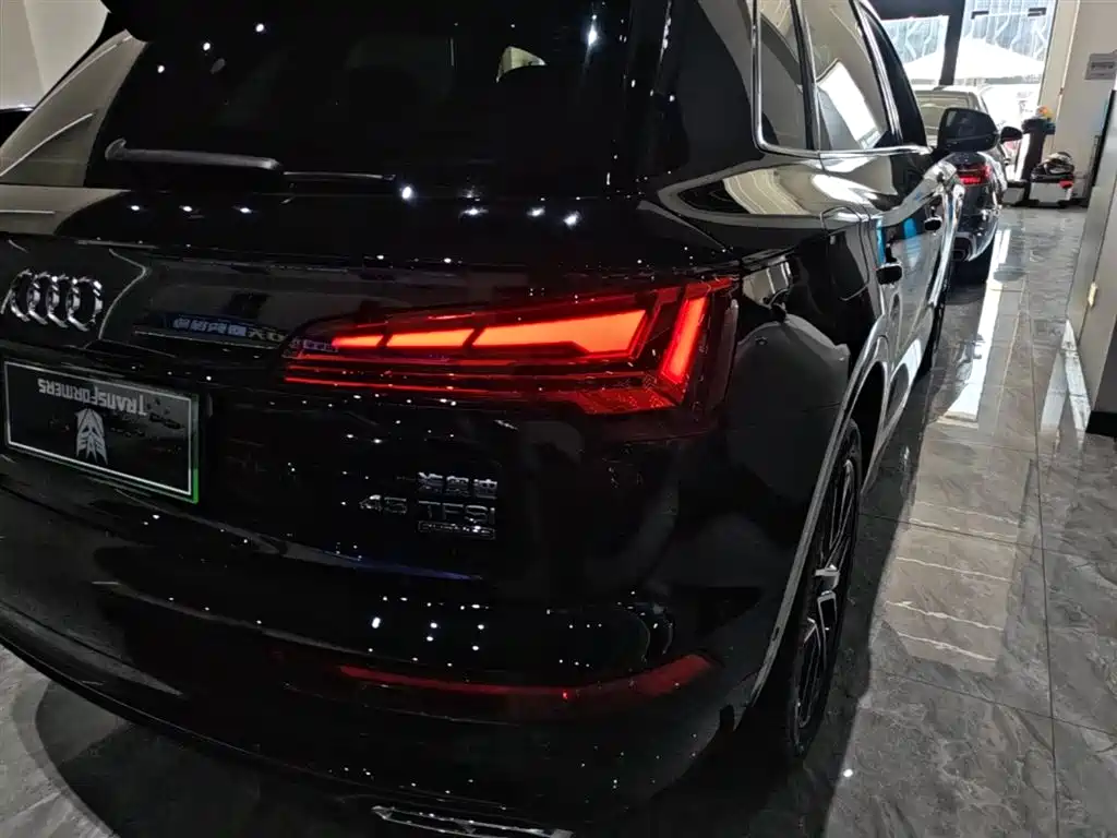 Audi Q5L 2025 45th Anniversary Edition 45 TFSI Luxury Sport фото 8