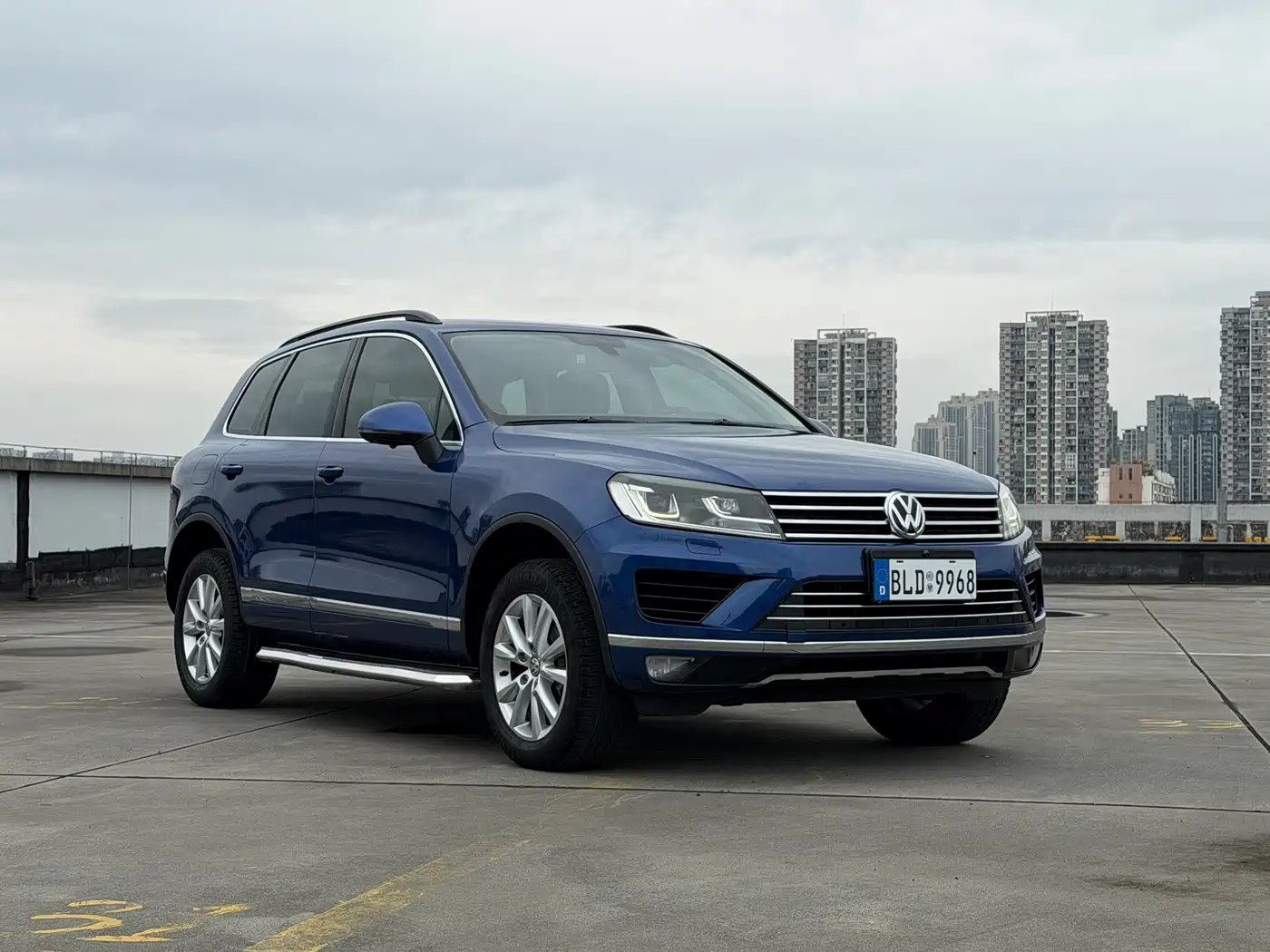 VOLKSWAGEN TOUAREG