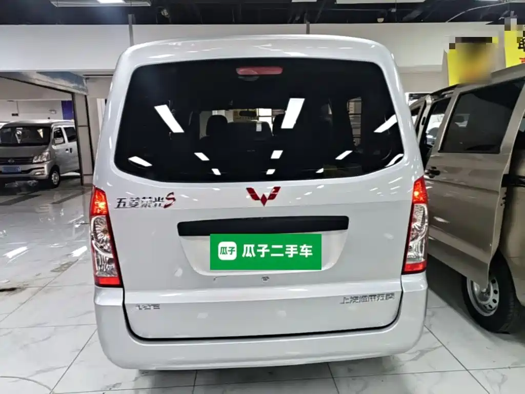 Wuling Motors Wuling Rongguang S 2021 2021 Model 1.2L Basic 5-Seater LSI