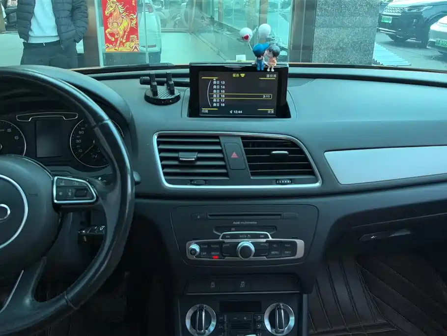 Audi Q3 2015 35 TFSI Millionth Anniversary Intelligent Leader фото 13