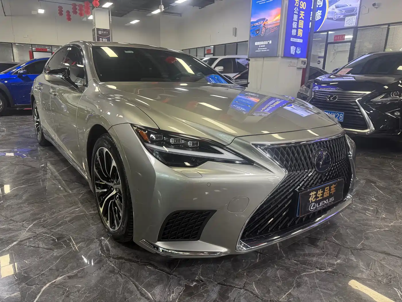Lexus LS 2021 500h Executive Edition фото 3