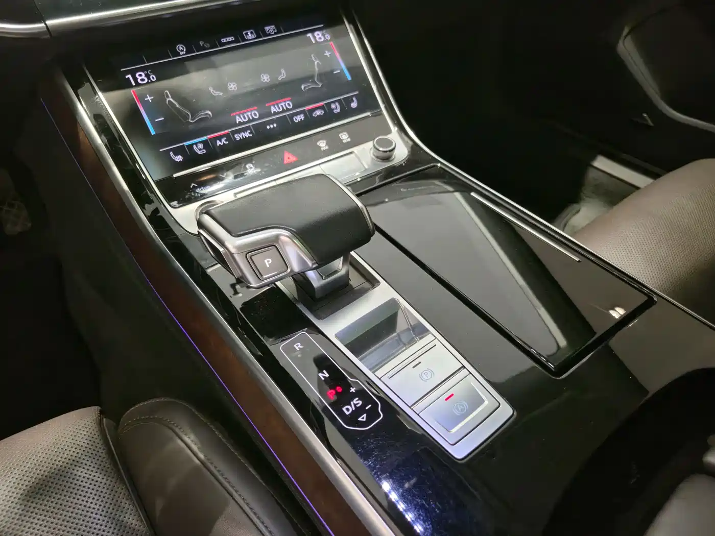 Audi A8 2021 A8L 55 TFSI quattro Luxury фото 15