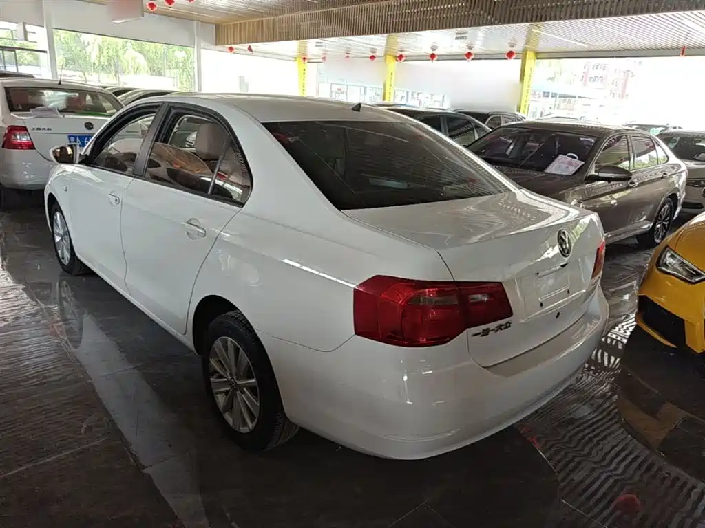 Volkswagen Jetta 2015 1.6L Auto Comfort фото 5