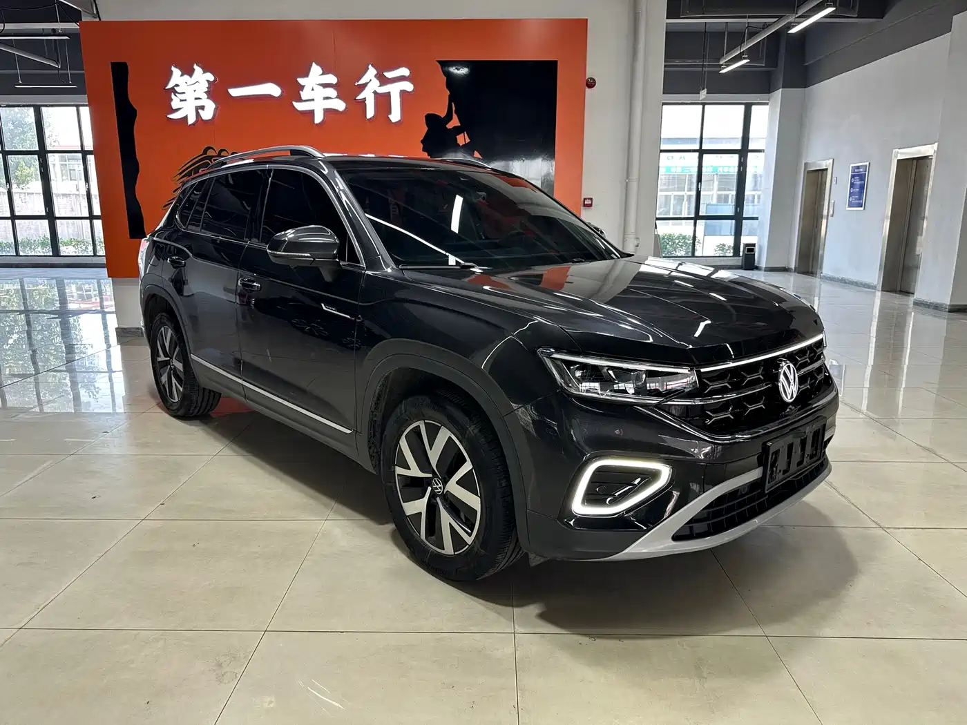 Volkswagen Tayron 2024 300TSI 2WD Luxury Plus Advanced фото 2