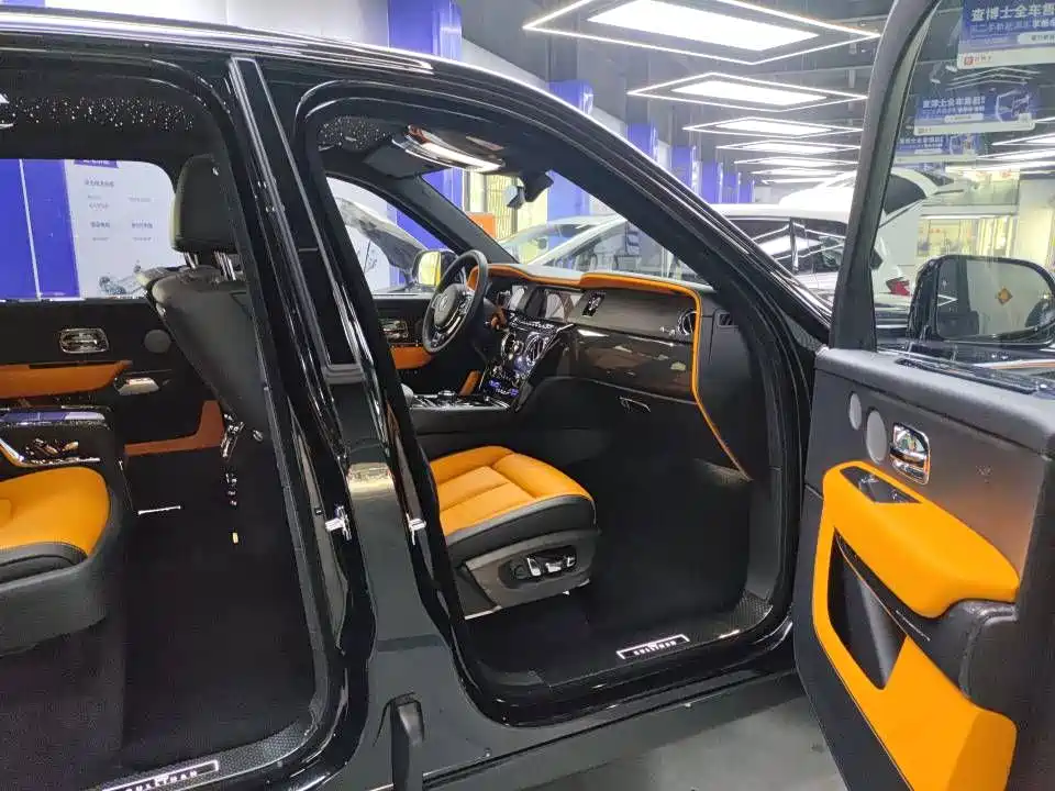 Photo 10 - Rolls-Royce Cullinan