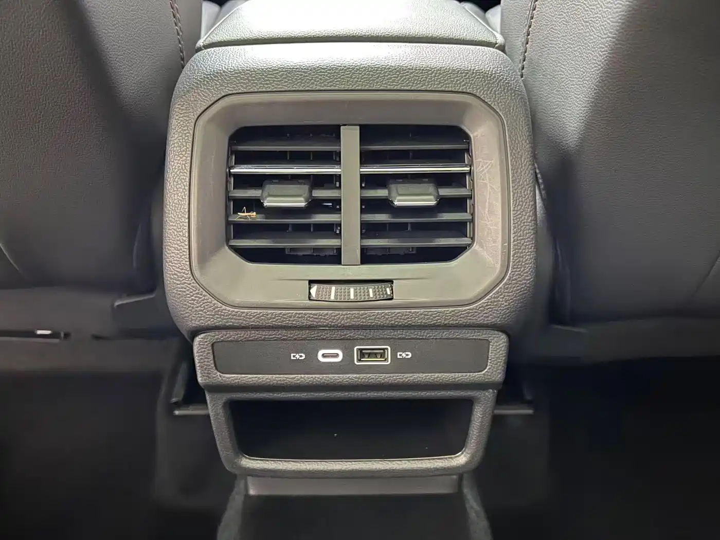 Volkswagen Tharu 2022 280TSI FWD Luxury Edition фото 13