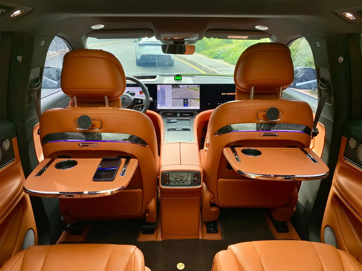AITO Wenjie AITO M9 2024 Range Extender Max Edition 42kWh 6-seater фото 24