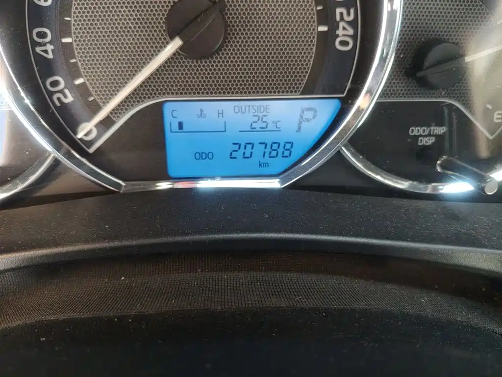 Toyota Corolla 2014 1.6L CVT GL фото 9