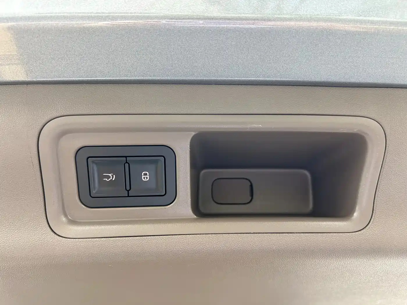 Denza D9 2022 DM-i 970 AWD Flagship фото 17