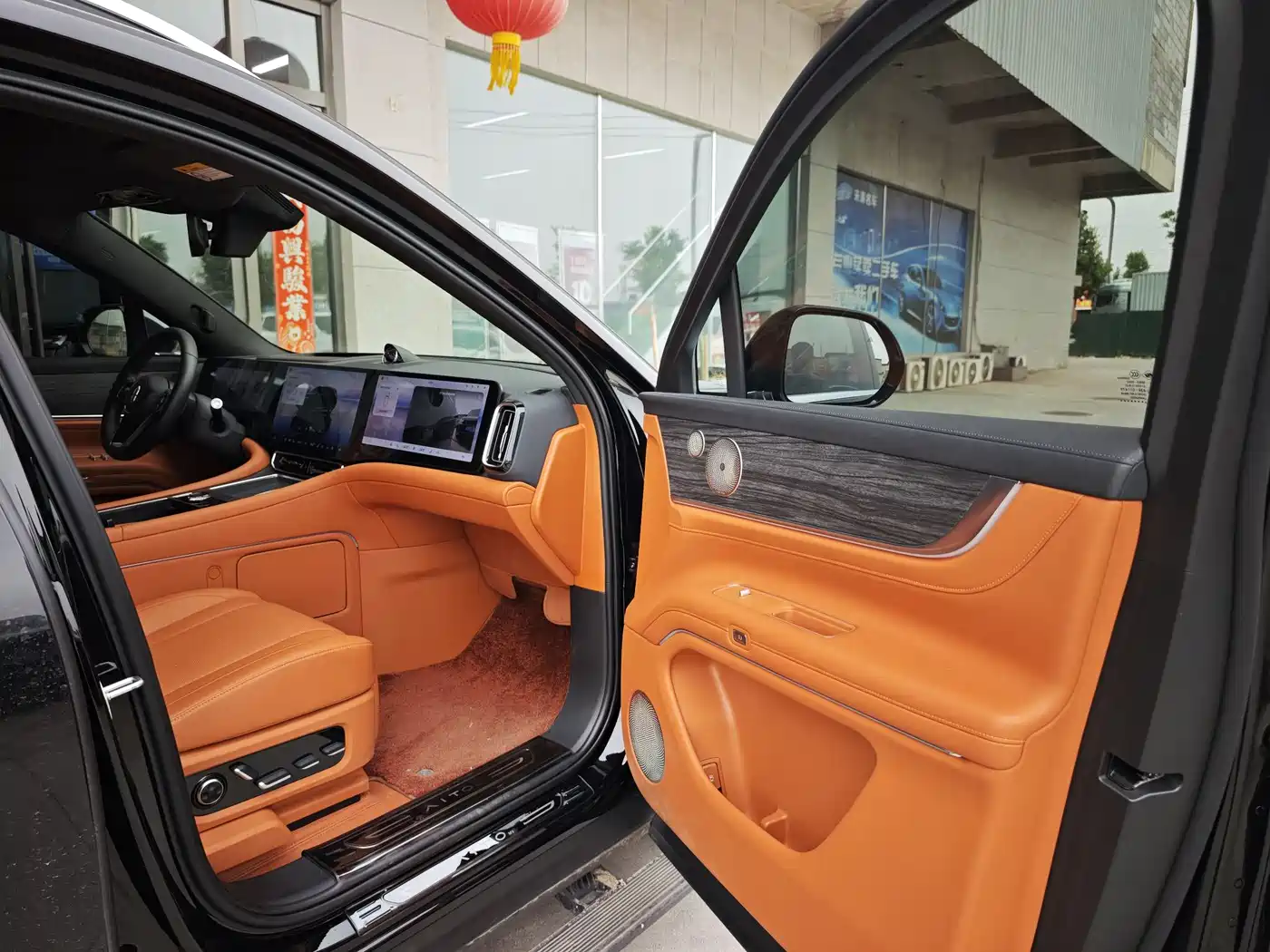 AITO Wenjie AITO M9 2024 Range Extender Ultra 52kWh 6-seater фото 7