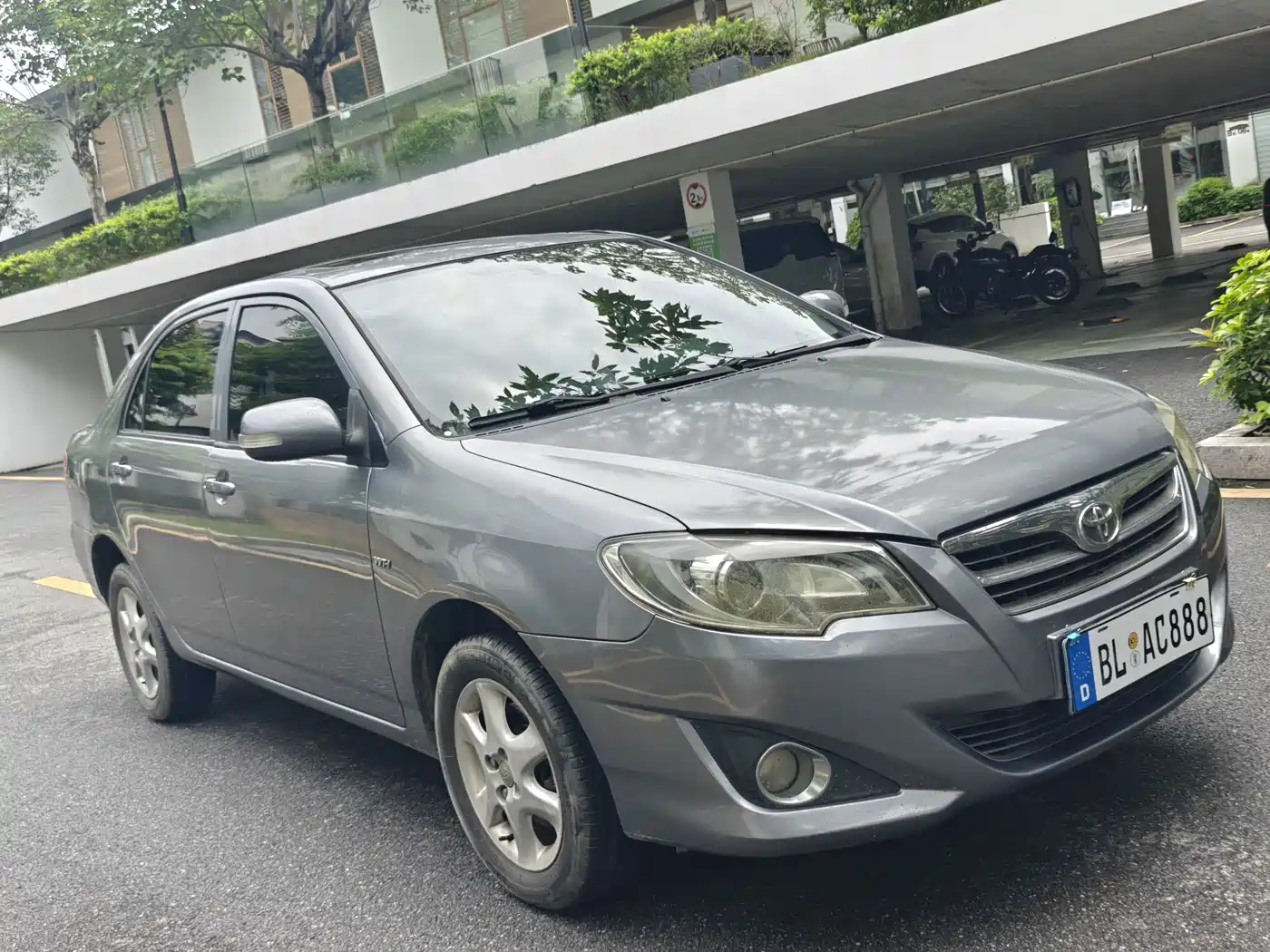Toyota Corolla 2013 1.6L Automatic Luxury фото 3
