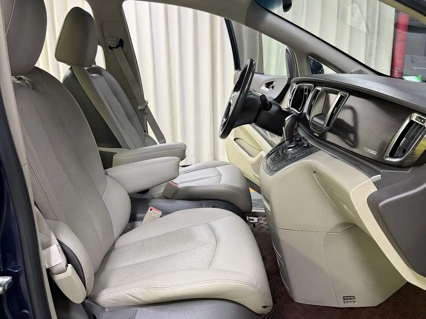Buick GL8 2011 2011 3.0L XT Luxury Business Flagship