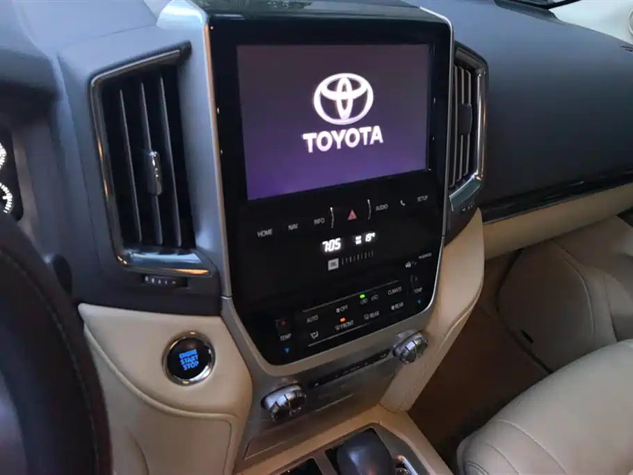 Toyota Land Cruiser 2016 4.6L Automatic VX-R фото 13