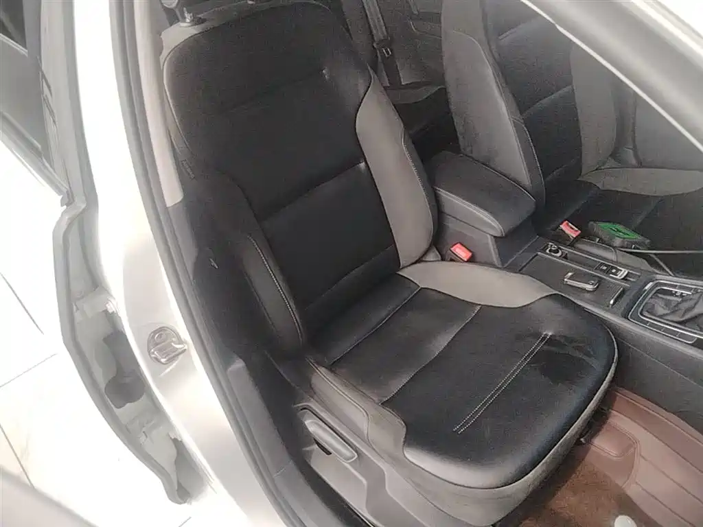 Volkswagen Golf 2020 Beloved Edition 280TSI DSG Comfort фото 25