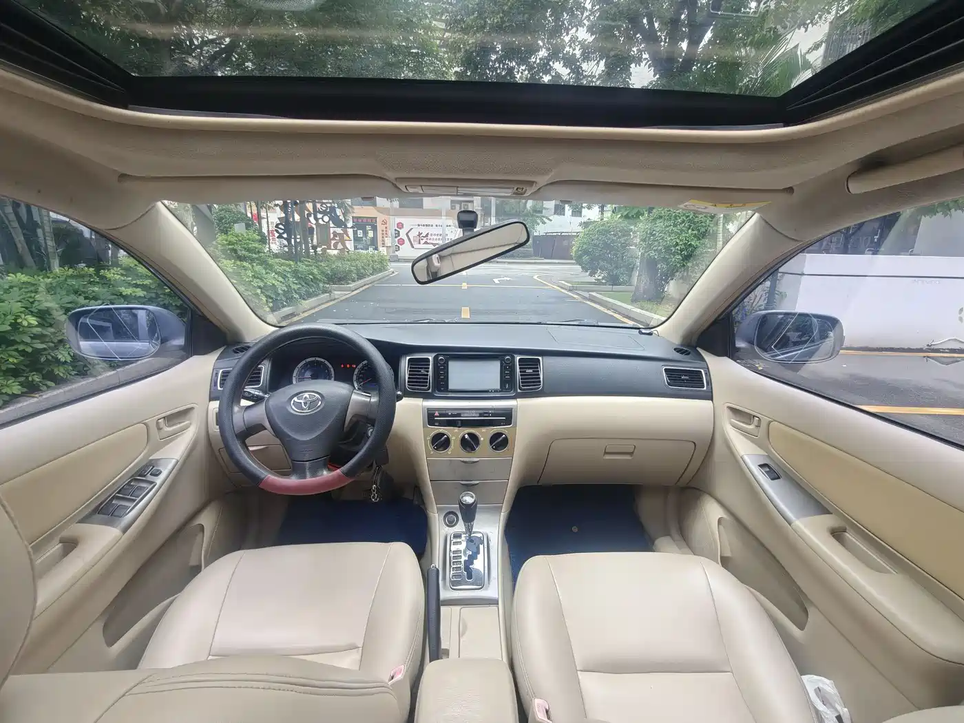 Toyota Corolla 2013 1.6L Automatic Luxury фото 16