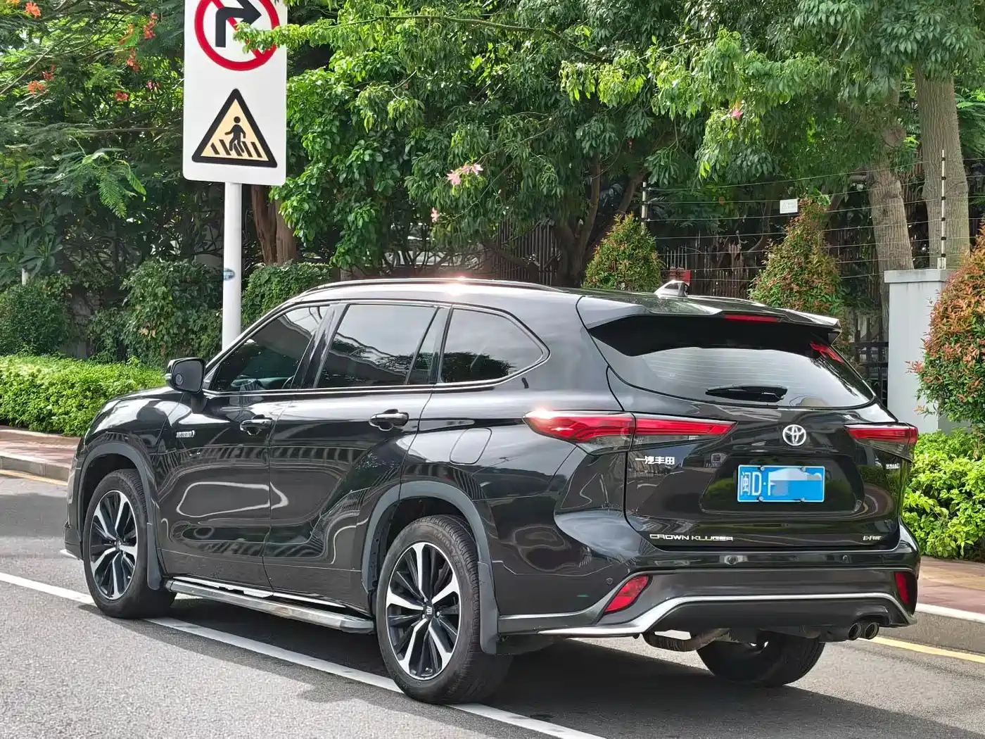 Фото 5 - Toyota Crown Kluger