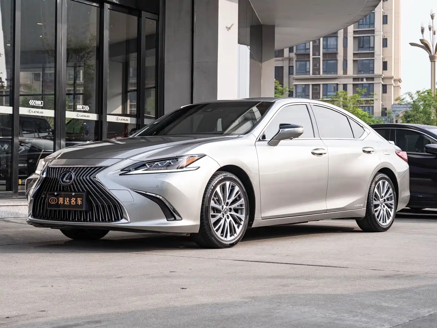 Lexus ES 2018 300h Premium Edition China V