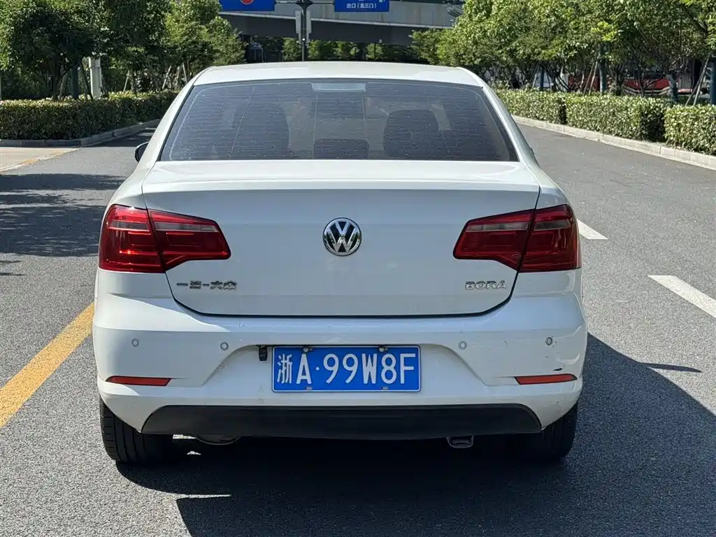 Volkswagen Bora 2014 1.6L Automatic Comfort Edition фото 10