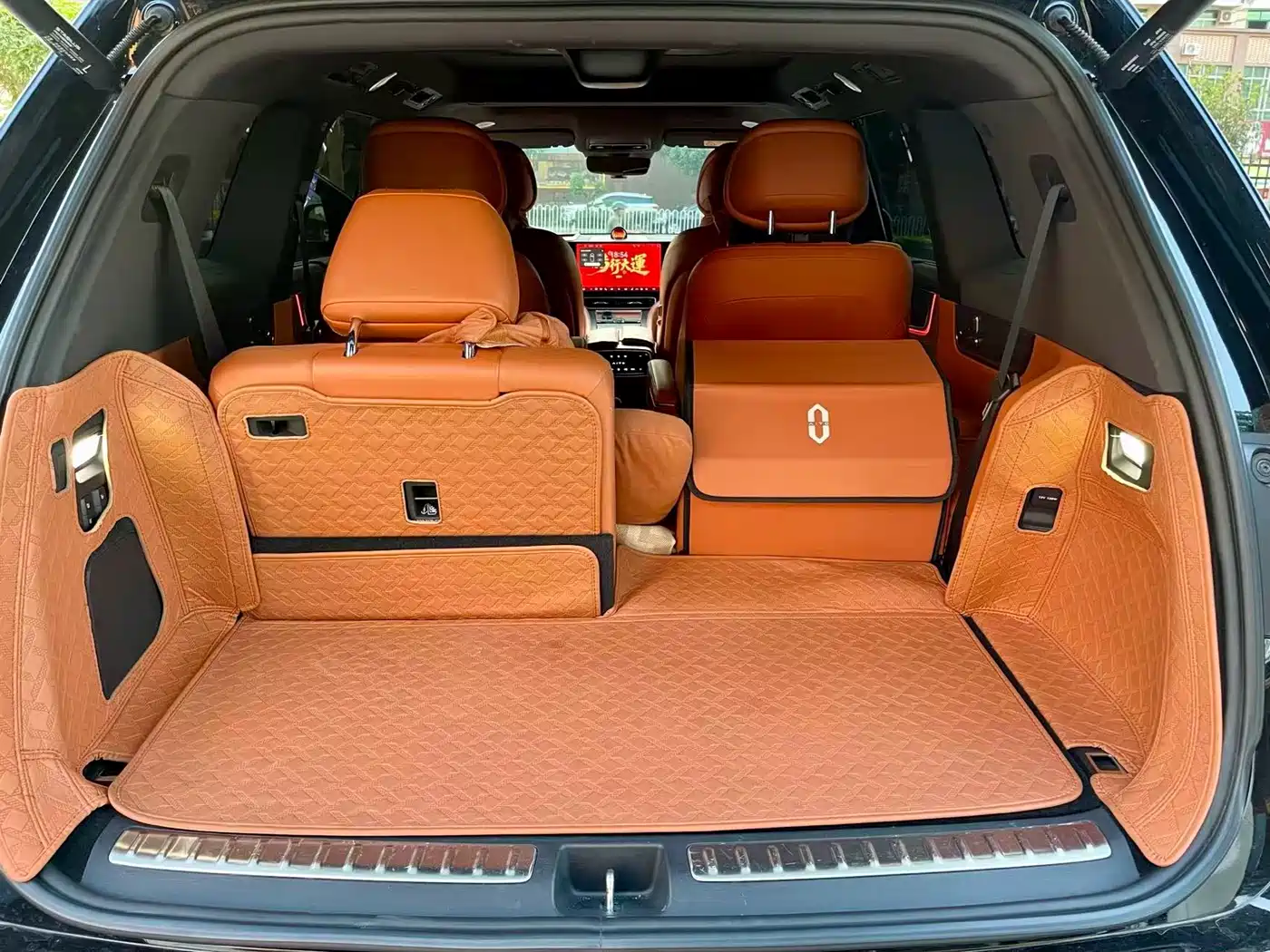 AITO Wenjie AITO M9 2024 Range Extender Max Edition 42kWh 6-seater фото 6