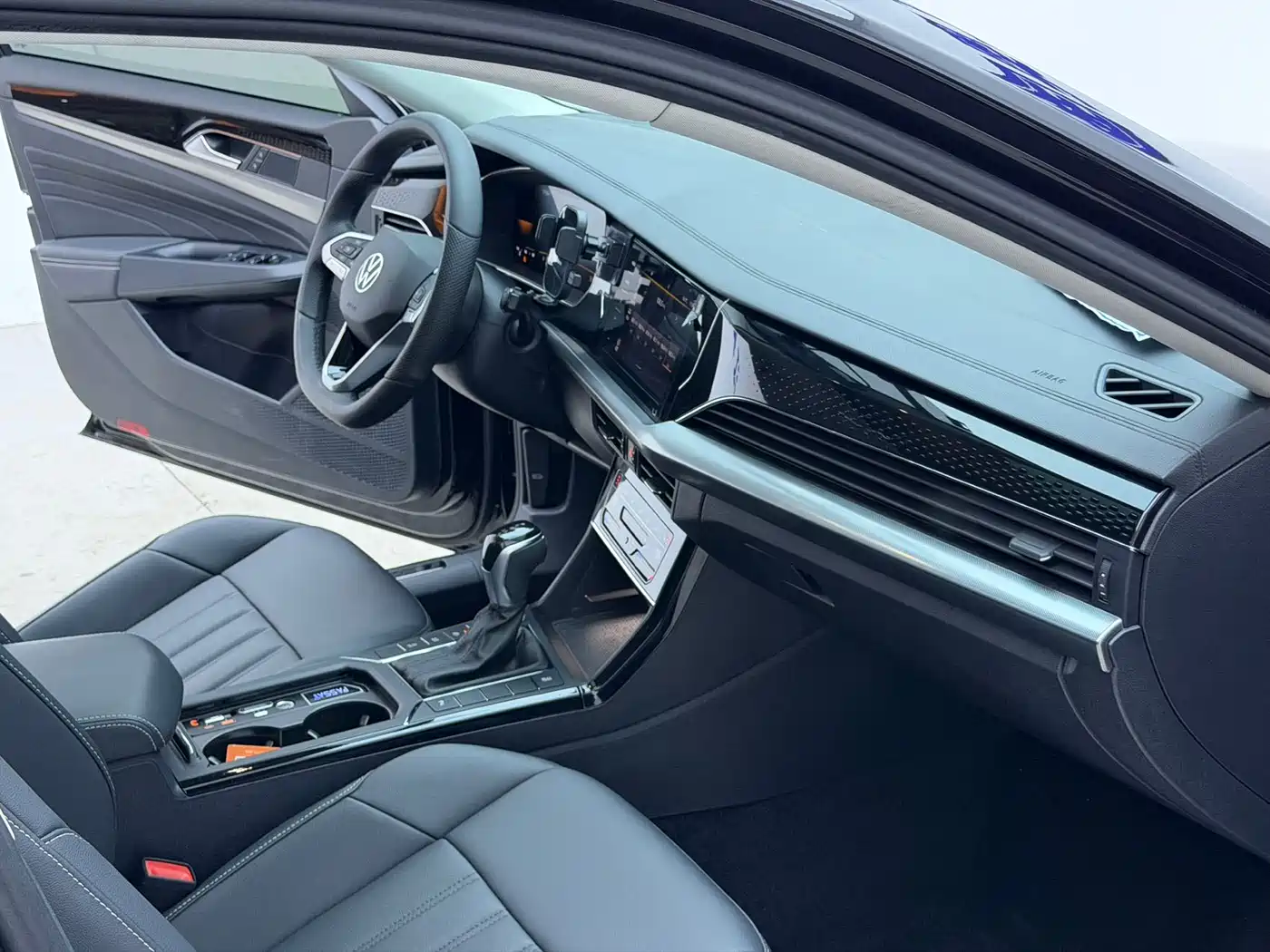 Volkswagen Passat 2023 Facelift 280TSI Business Edition фото 16
