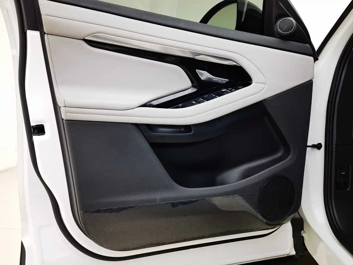 Land Rover Range Rover Evoque 2020 Model 249PS R-DYNAMIC S Gloss Black Sport Edition фото 15