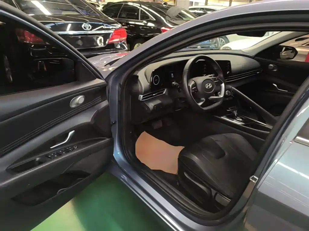 Hyundai Elantra 2023 1.5L CVT GLX Elite Edition фото 16
