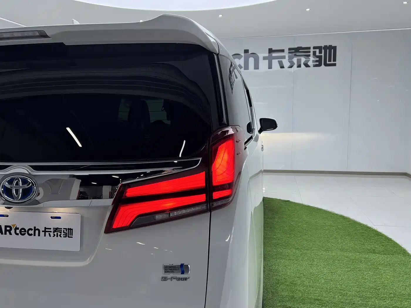 Toyota Alphard 2021 Hybrid 2.5L Premium фото 26