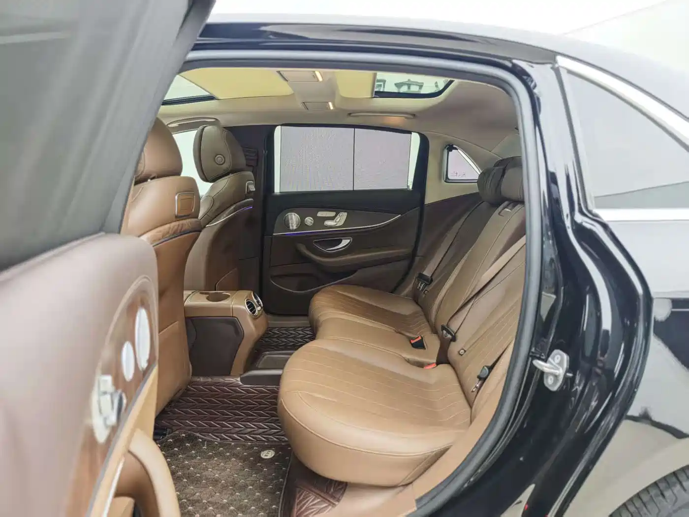 Mercedes-Benz E-Class 2020 E 300 L Luxury Model фото 11