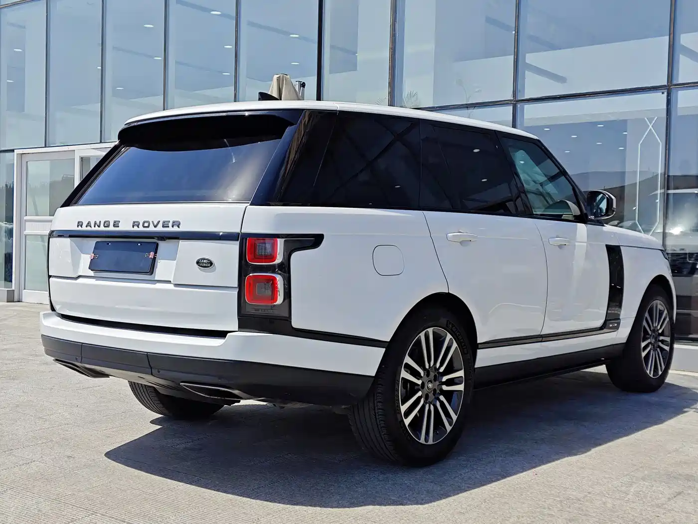 Land Rover Range Rover 2018 3.0 SC V6 Golden Age Edition фото 4