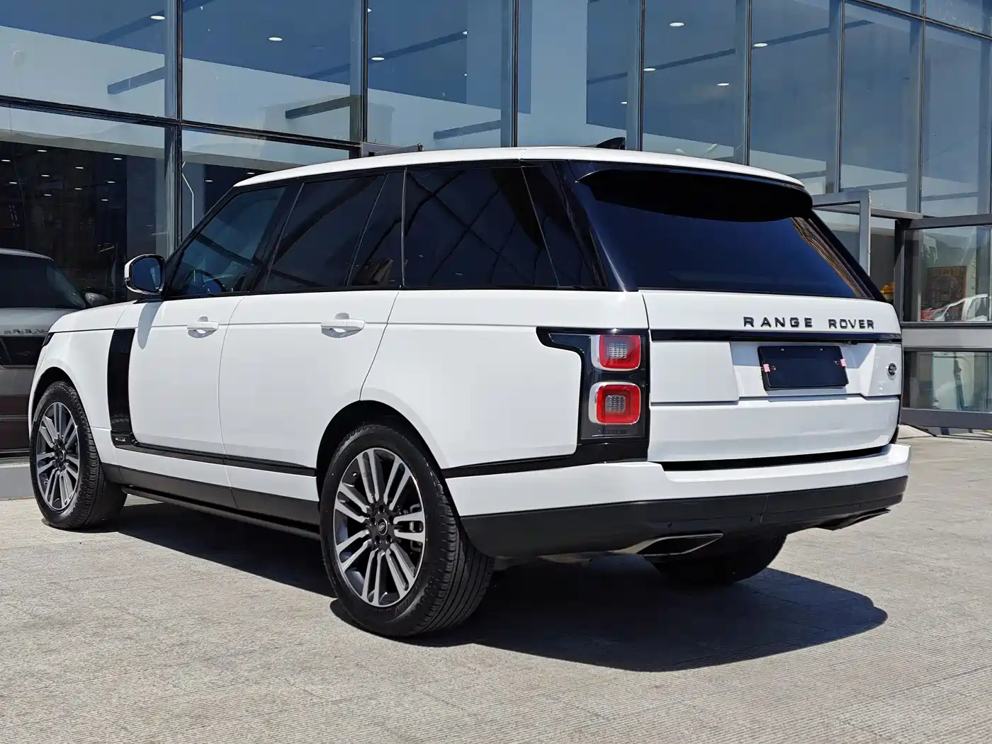 Land Rover Range Rover 2018 3.0 SC V6 Golden Age Edition фото 6