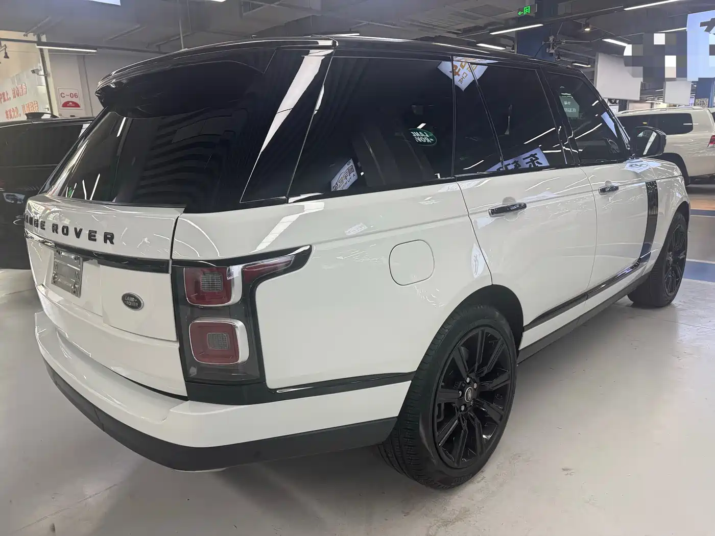 Land Rover Range Rover 2019 3.0 SCV6 Heritage Edition фото 4