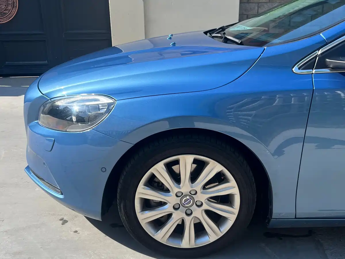 Фото 9 - Volvo V40