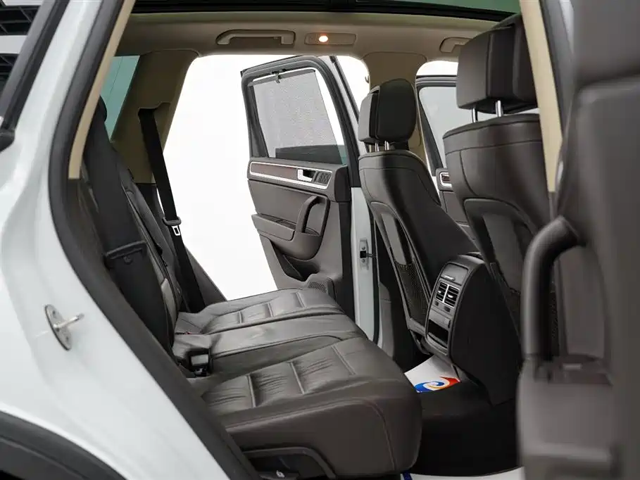 Volkswagen Touareg 2011 3.0TSI Premium фото 11