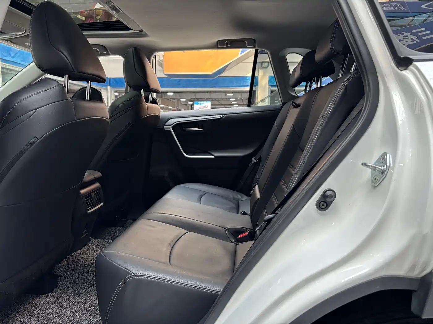 Toyota Wildlander 2021 2.0L CVT 4WD Luxury Edition фото 10